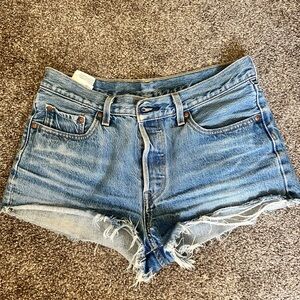 Levi’s 501 shorts size 28